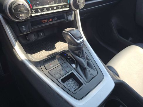Used 2022 Toyota RAV4 XLE Premium image 64