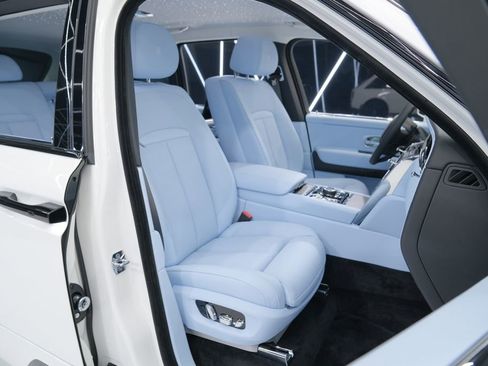 Used 2026 Rolls-Royce Cullinan image 45