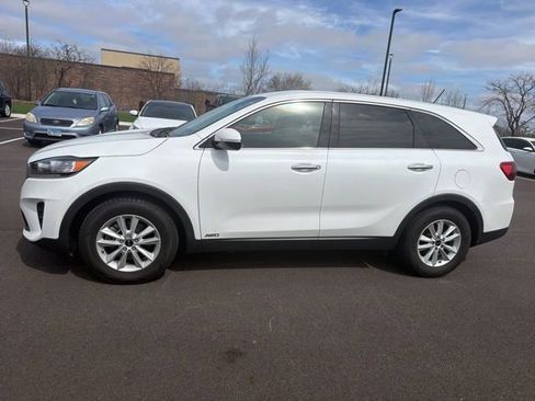 Used 2019 Kia Sorento LX image 2