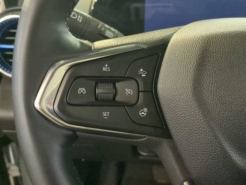 Used 2025 Chevrolet Trax LT w/ LT Convenience Package image 24