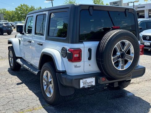 Used 2018 Jeep Wrangler Unlimited Sahara w/ Dual Top Group AWD/4WD image 7