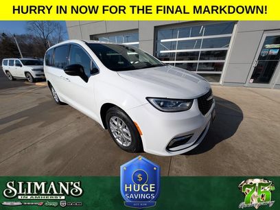 Used 2024 Chrysler Pacifica Touring-L