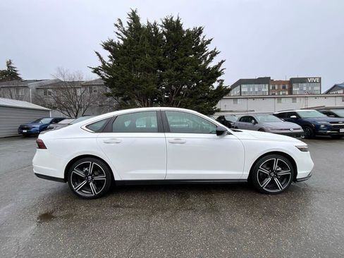 Used 2024 Honda Accord Sport image 9