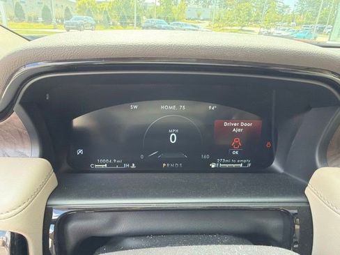 Used 2023 Lincoln Nautilus Reserve AWD/4WD image 14