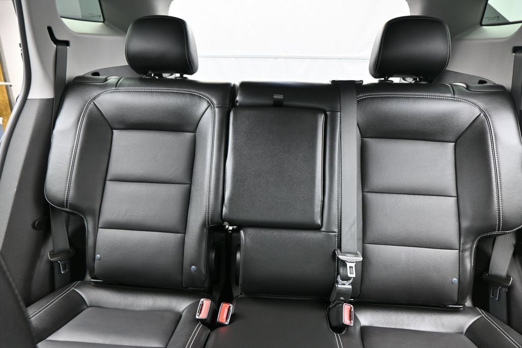 Used 2023 GMC Terrain SLT AWD/4WD image 19