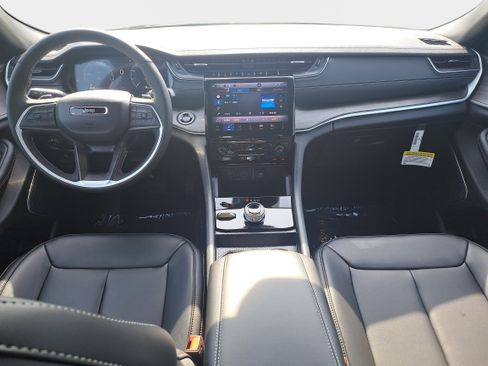 New 2025 Jeep Grand Cherokee L Limited AWD/4WD image 9