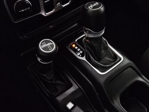 Used 2019 Jeep Wrangler Unlimited Sport S AWD/4WD image 16