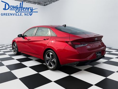 Used 2023 Hyundai Elantra SEL w/ Convenience Package image 3