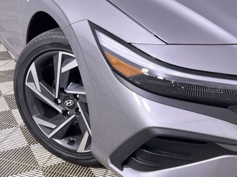 Used 2025 Hyundai Elantra SEL image 12