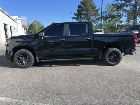 Used 2023 Chevrolet Silverado 1500 Custom image 2