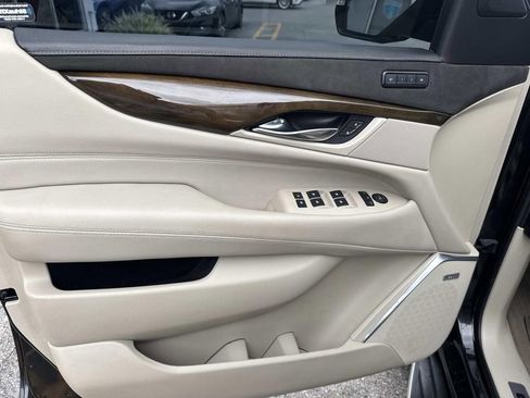 Used 2020 Cadillac Escalade Luxury RWD image 20