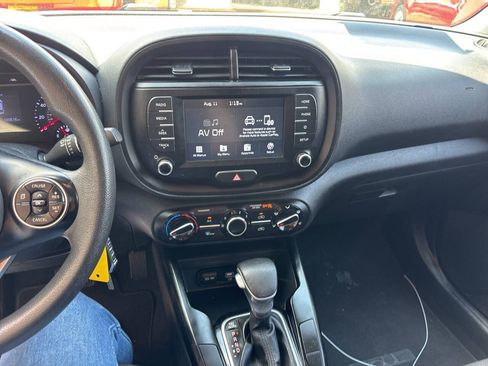 Used 2020 Kia Soul S FWD image 13