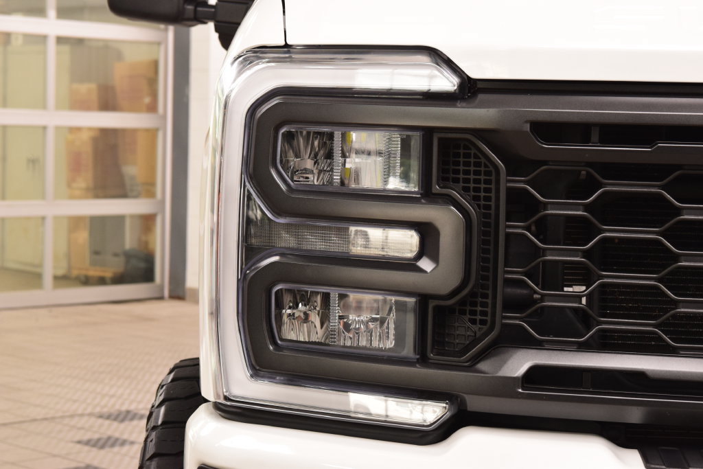 Used 2023 Ford F250 Lariat w/ Lariat Ultimate Package AWD/4WD image 11