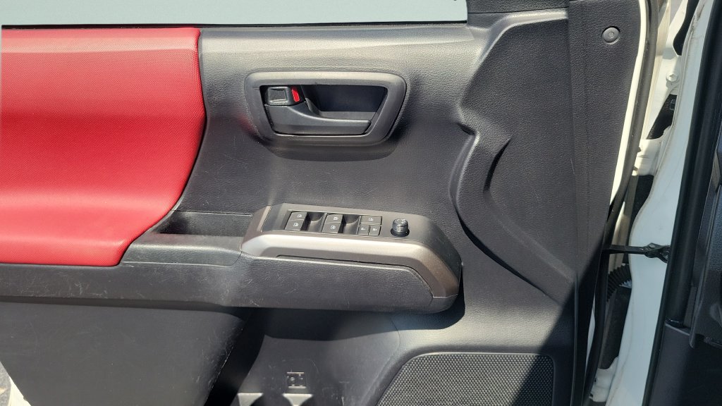 Used 2021 Toyota Tacoma SR5 RWD image 17