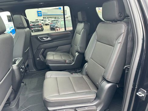 Used 2023 Chevrolet Suburban High Country AWD/4WD image 25