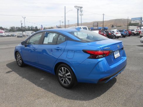 Used 2021 Nissan Versa SV FWD image 7