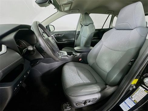 Used 2020 Toyota RAV4 XLE image 26