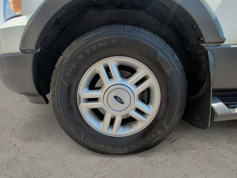 Used 2005 Ford Expedition XLT AWD/4WD image 14