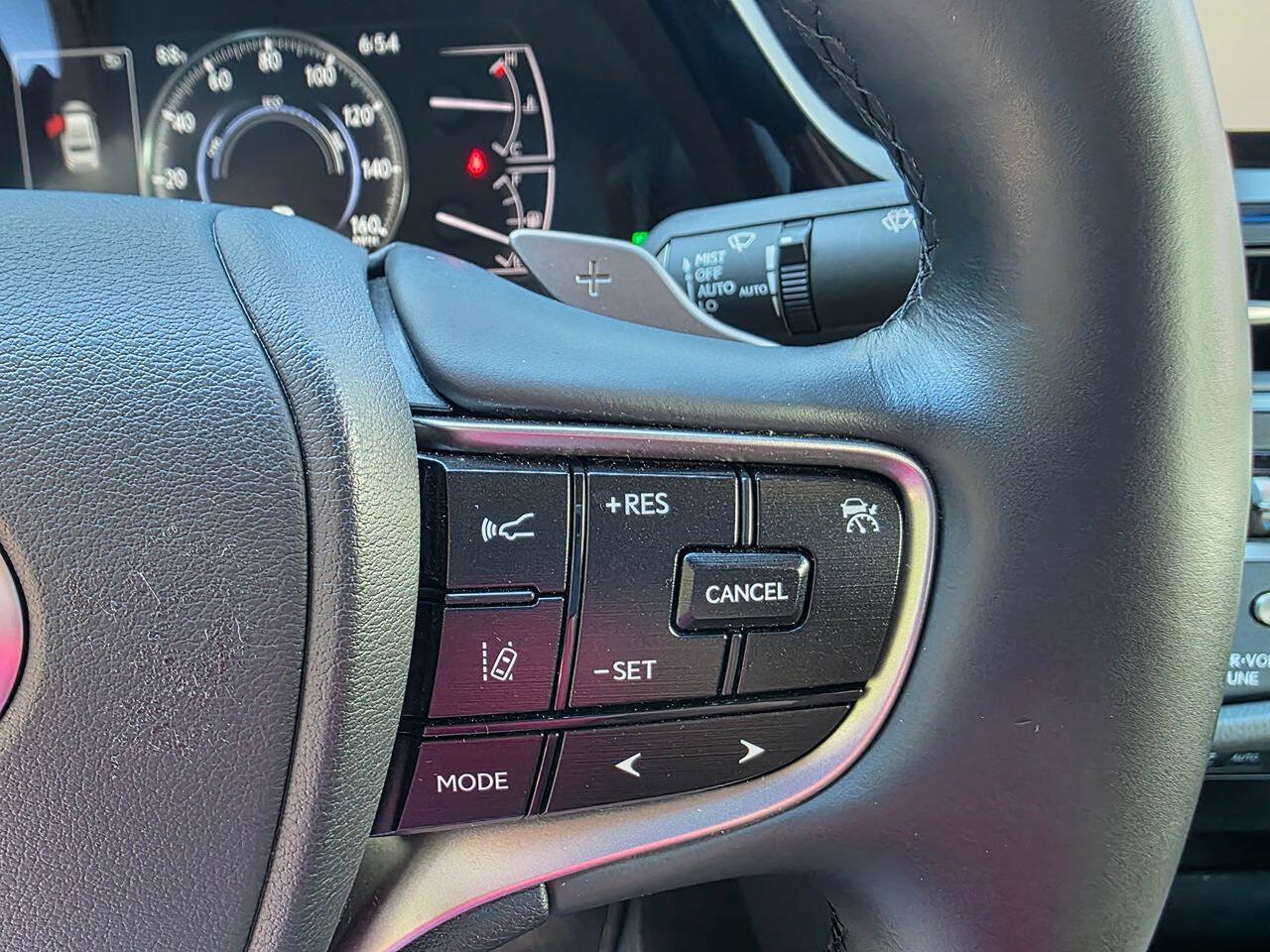 Used 2024 Lexus ES 300h w/ Premium Package FWD image 22