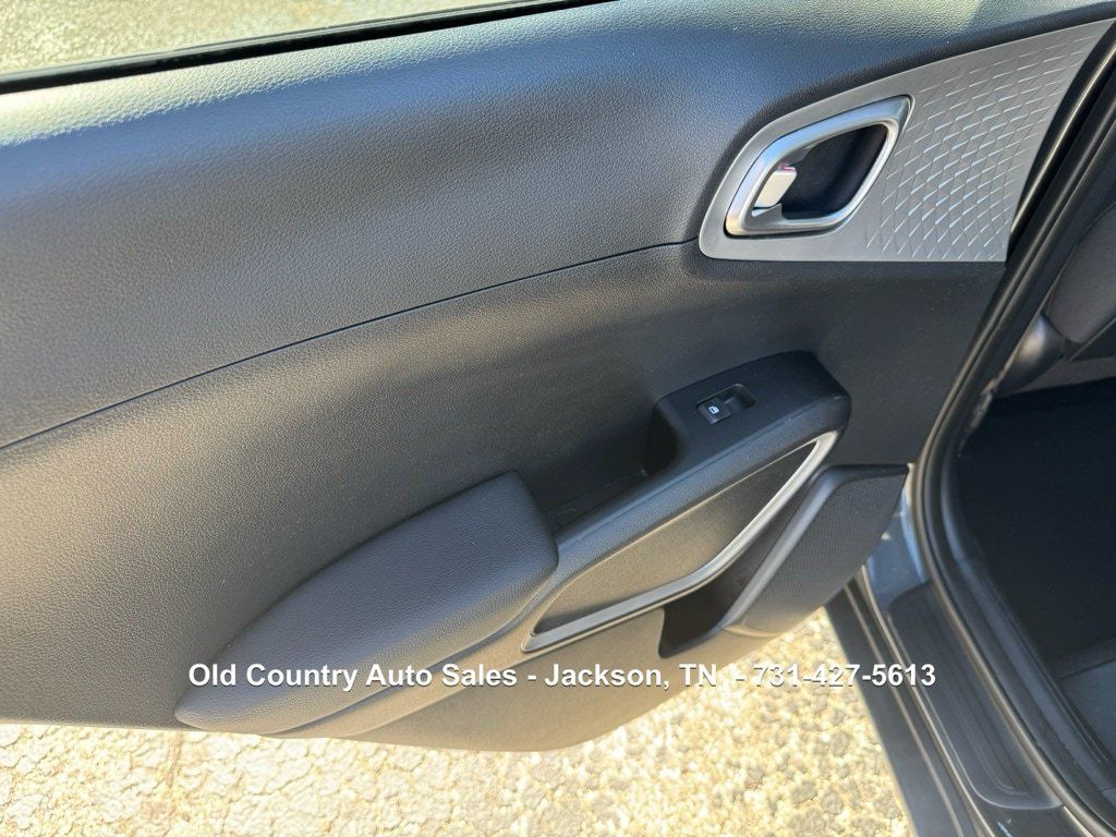 Used 2021 Kia Soul LX FWD image 18