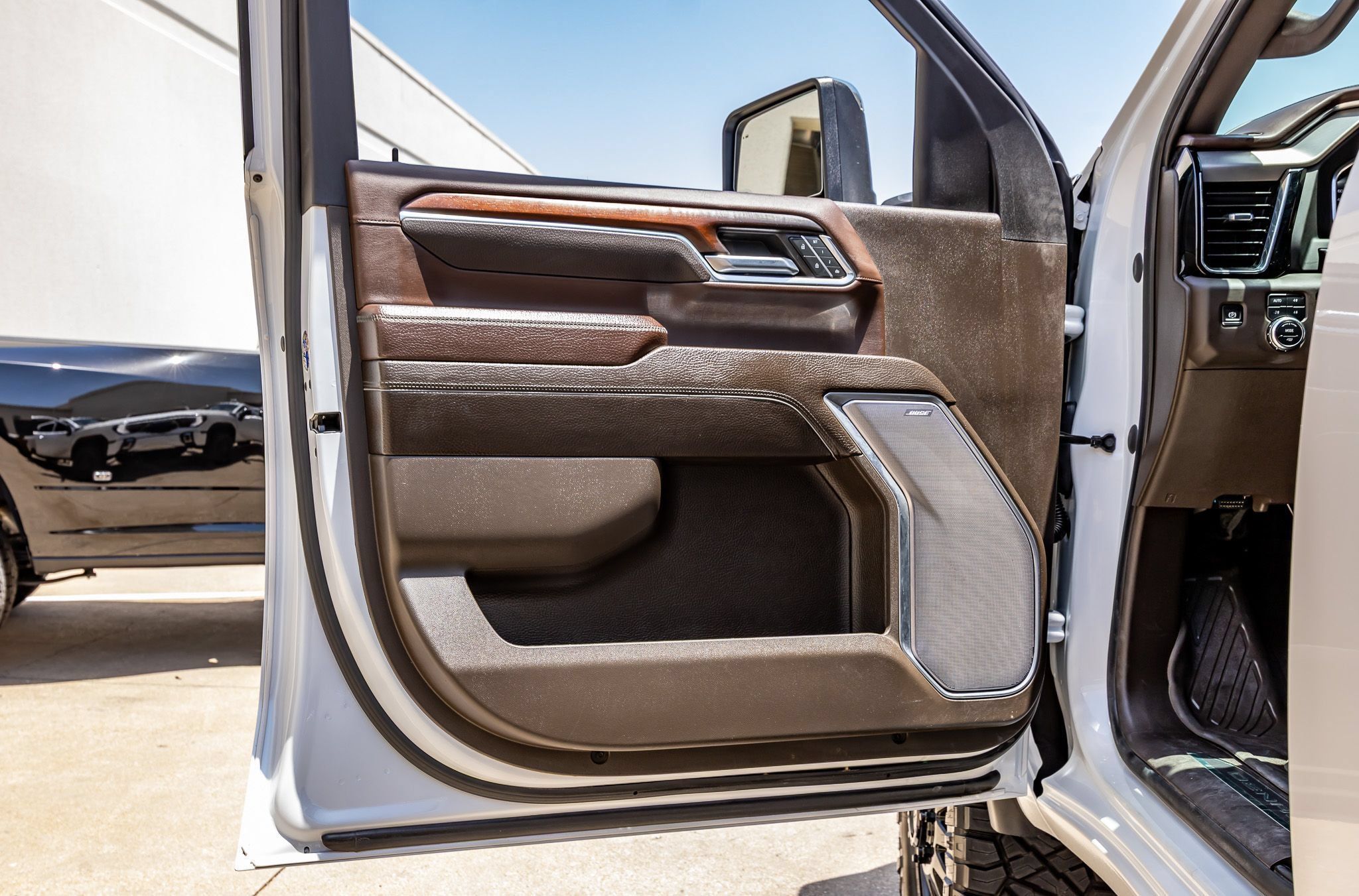 Used 2024 GMC Sierra 3500 Denali w/ Technology Package AWD/4WD image 40
