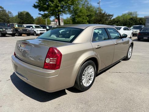 Used 2009 Chrysler 300 LX image 4
