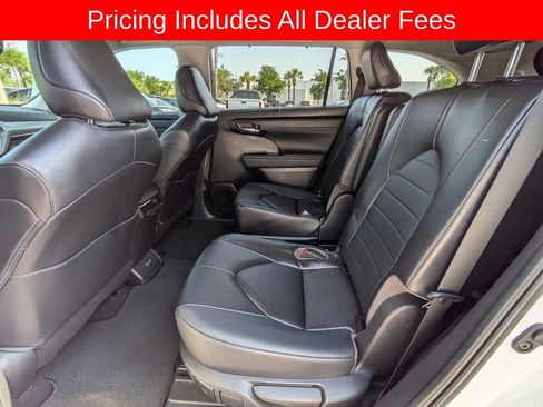 Used 2023 Toyota Highlander XLE FWD image 15