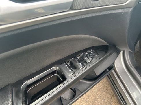 Used 2020 Ford Fusion SE FWD image 13