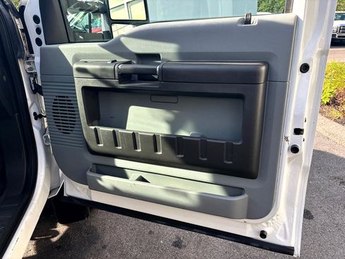 Used 2015 Ford F550 4x4 Regular Cab Super Duty image 35