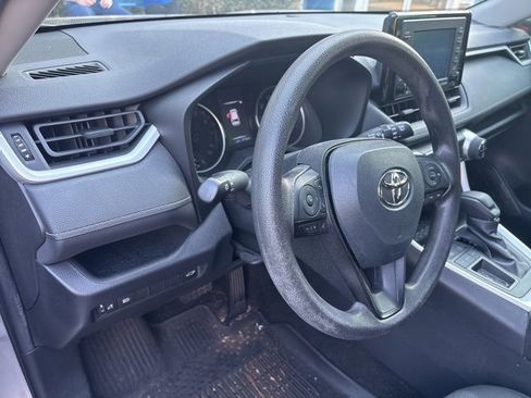 Used 2022 Toyota RAV4 XLE w/ Convenience Package image 25