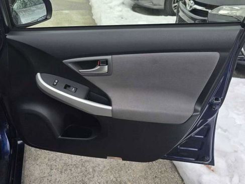 Used 2013 Toyota Prius Three image 17