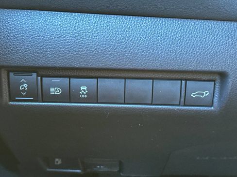Certified 2023 Toyota Venza XLE AWD/4WD image 33