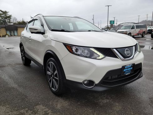 Used 2018 Nissan Rogue Sport SL w/ SL Premium Package image 3