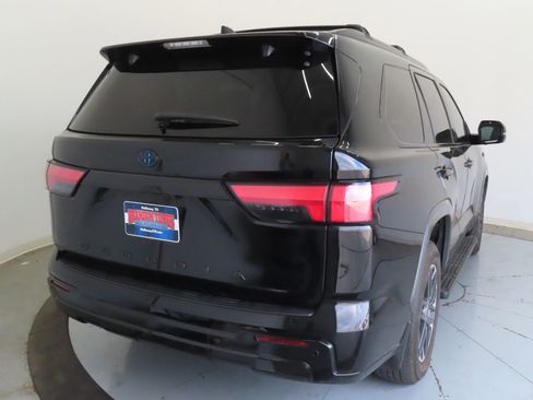 Used 2023 Toyota Sequoia Limited image 4