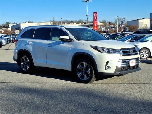 Used 2019 Toyota Highlander Limited Platinum image 2