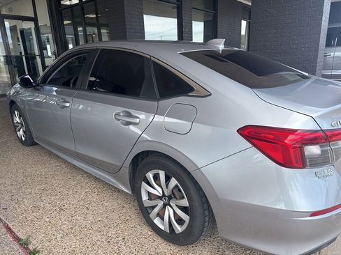 Used 2022 Honda Civic LX image 3