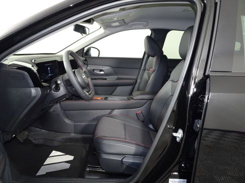 New 2026 Nissan Kicks SR w/ Cold Weather Package image 4