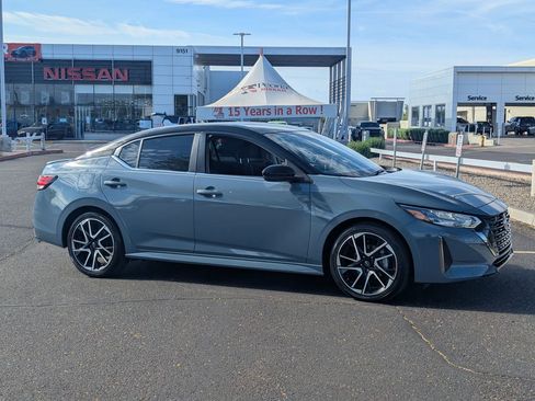 Used 2025 Nissan Sentra SR w/ SR Premium Package image 6