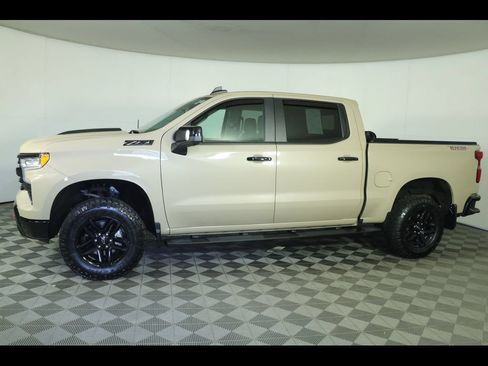 Used 2022 Chevrolet Silverado 1500 LT Trail Boss w/ LT Trail Boss Premium Package AWD/4WD image 5