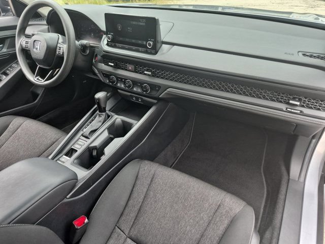 Used 2025 Honda Accord SE image 31
