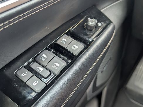 Used 2024 Jeep Wagoneer L Series II w/ Flexible Seating Group RWD image 18