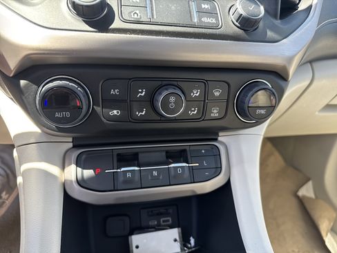 Used 2023 GMC Acadia Denali w/ Denali Ultimate Package AWD/4WD image 28