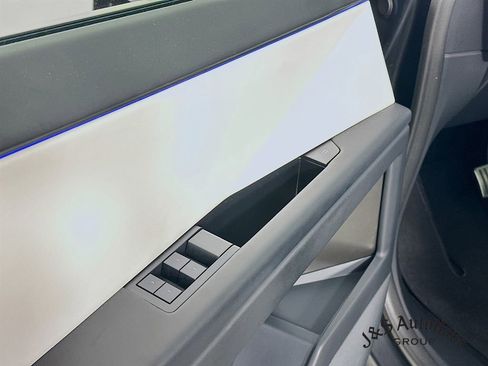 Used 2024 Tesla Cybertruck AWD Crew Cab image 24