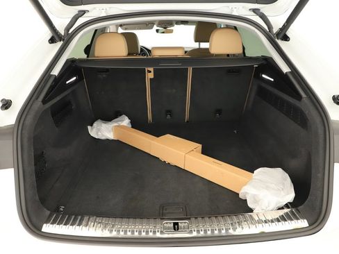 Certified 2023 Audi Q8 Premium Plus w/ Premium Plus Package image 32