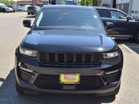 Used 2023 Jeep Grand Cherokee Limited w/ Black Appearance Package AWD/4WD image 3