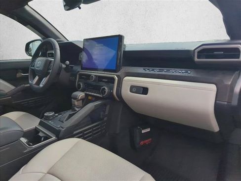 Certified 2025 Toyota Tacoma Limited AWD/4WD image 30