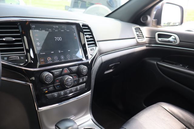 Used 2022 Jeep Grand Cherokee Limited w/ Tech Group AWD/4WD image 22