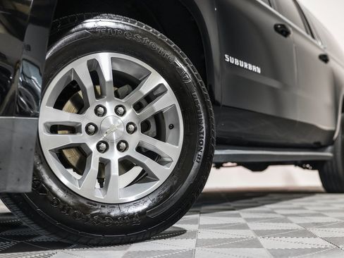 Used 2019 Chevrolet Suburban LT image 10