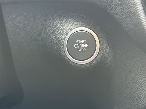 New 2025 Volvo XC40 B5 Core w/ Climate Package image 20