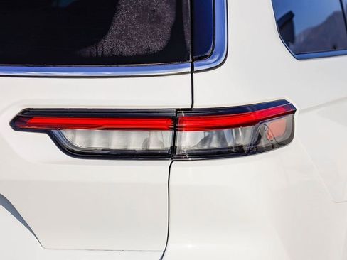 New 2025 Jeep Grand Cherokee L Laredo image 10